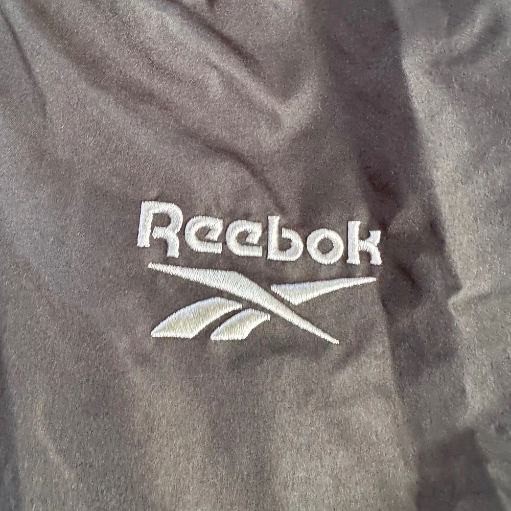 Reebok Mens Black Hooded Windbreaker Jacket Full Zip Logo Sleeve Small NWT